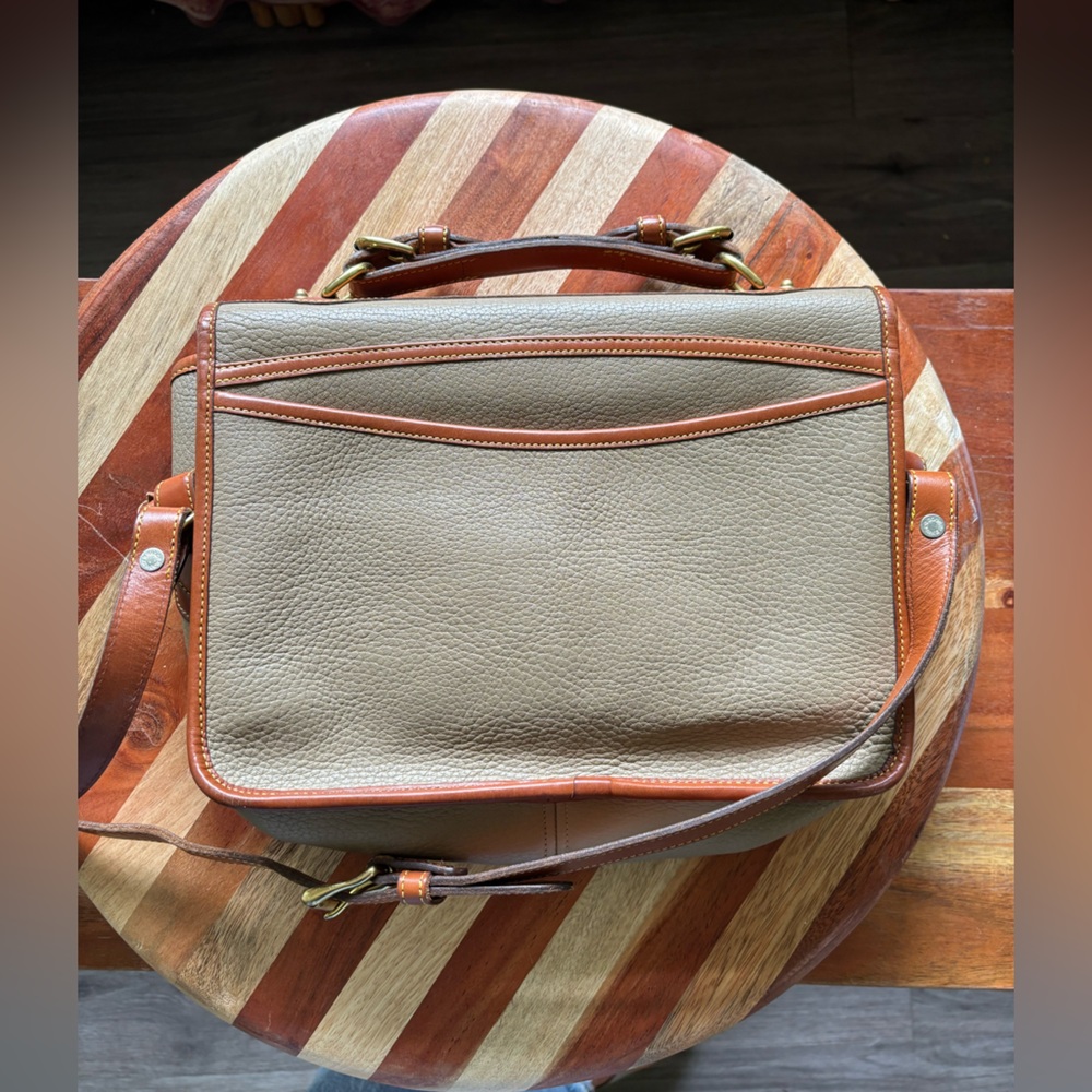Vintage Leather Cream and Tan Dooney & Bourke Crossbody Bag - Picture 8 of 16